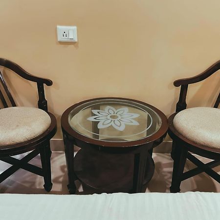 Hotel S L E Residency Waranasi Zewnętrze zdjęcie