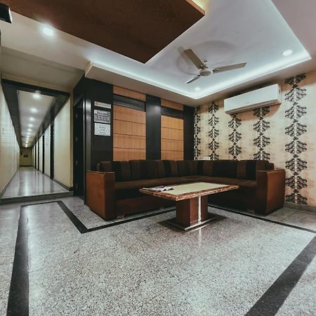 Hotel S L E Residency Waranasi Zewnętrze zdjęcie