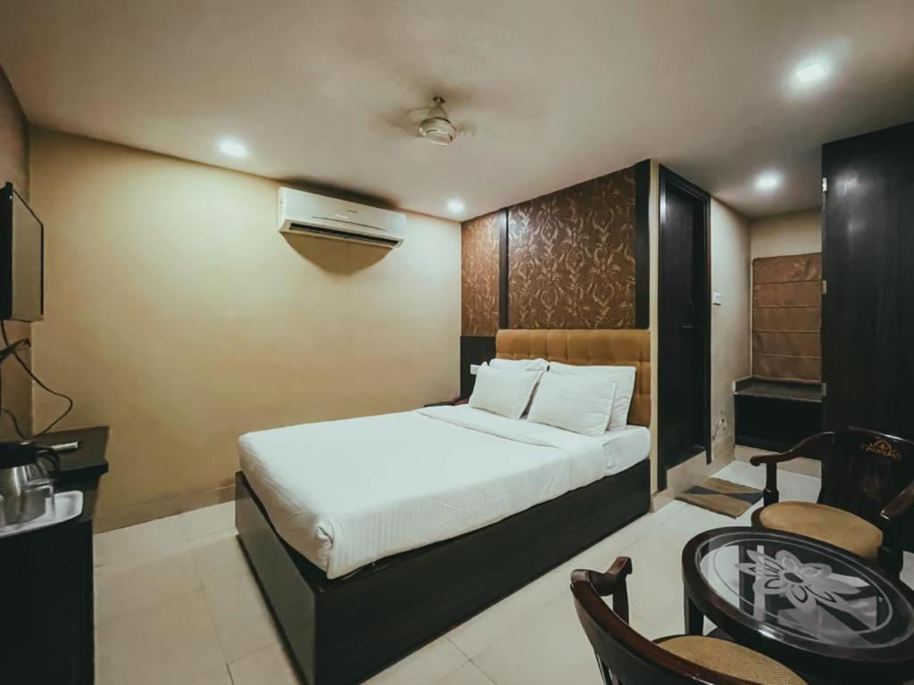 Hotel S L E Residency Waranasi Zewnętrze zdjęcie