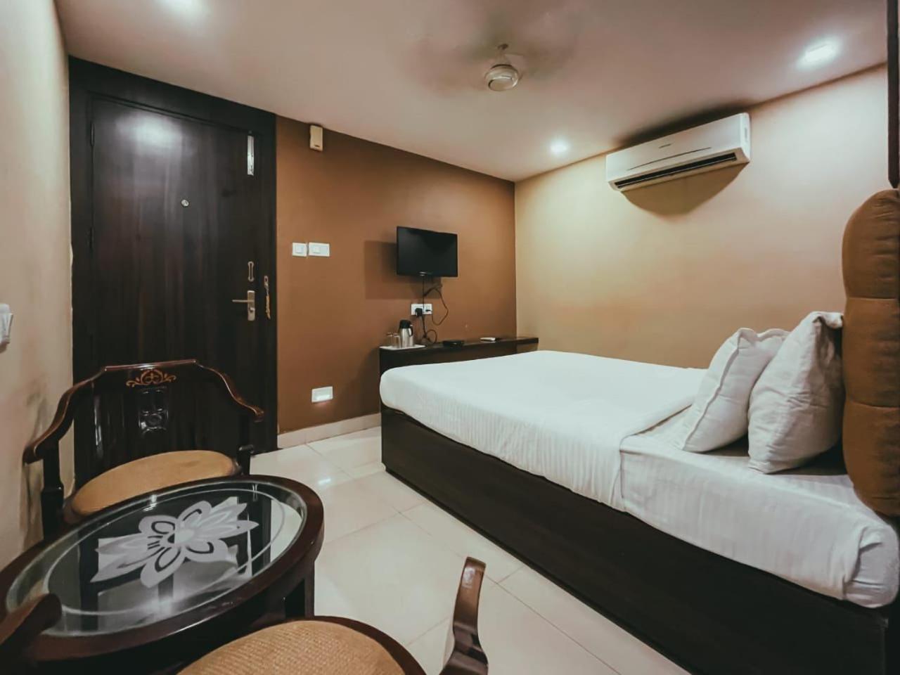 Hotel S L E Residency Waranasi Zewnętrze zdjęcie