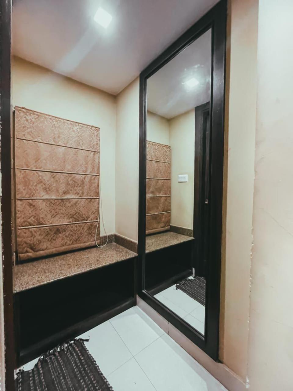 Hotel S L E Residency Waranasi Zewnętrze zdjęcie