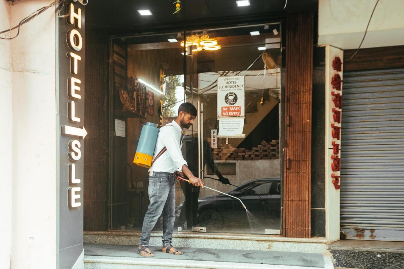Hotel S L E Residency Waranasi Zewnętrze zdjęcie