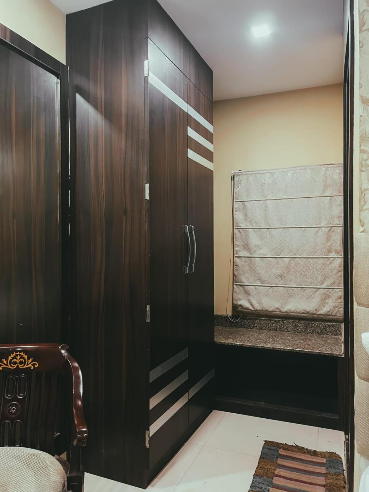 Hotel S L E Residency Waranasi Zewnętrze zdjęcie