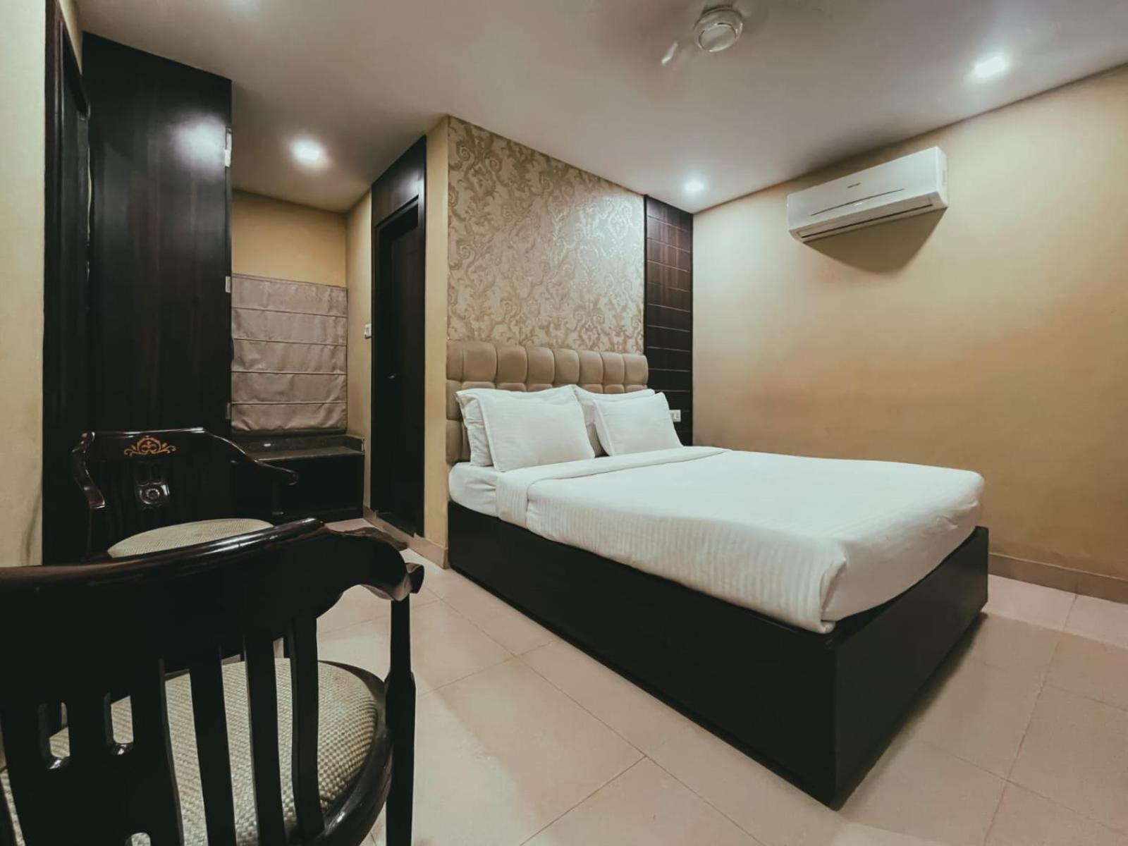 Hotel S L E Residency Waranasi Zewnętrze zdjęcie