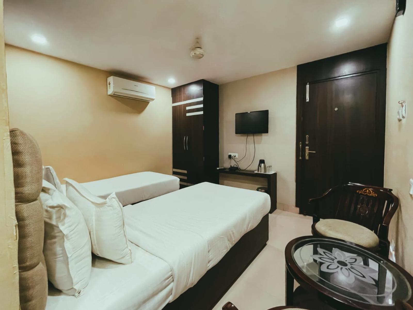 Hotel S L E Residency Waranasi Zewnętrze zdjęcie