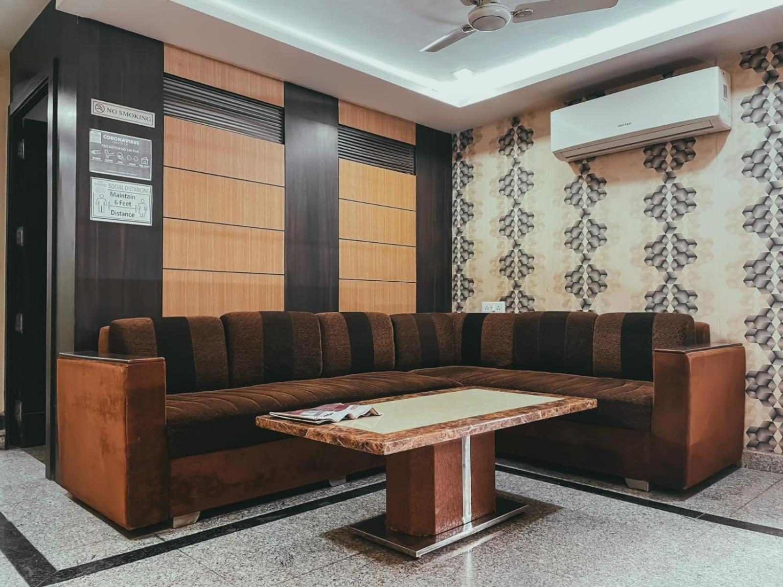 Hotel S L E Residency Waranasi Zewnętrze zdjęcie