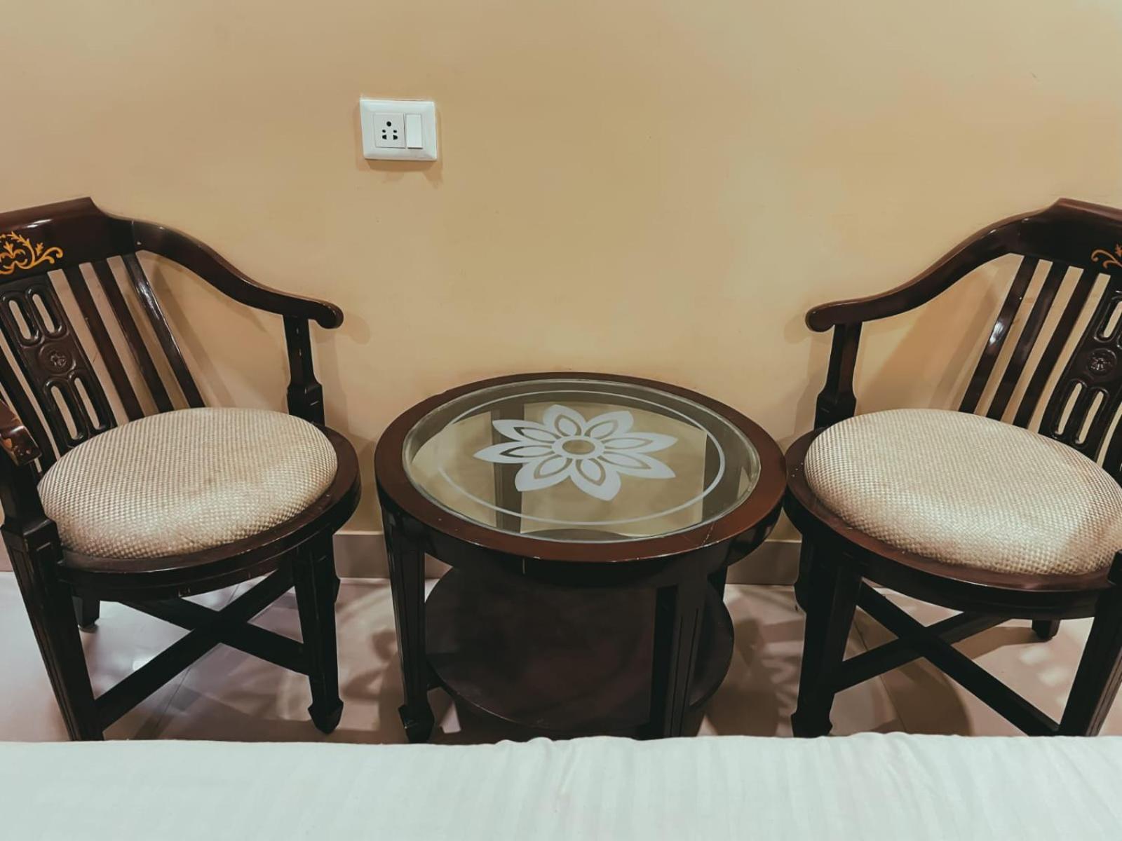 Hotel S L E Residency Waranasi Zewnętrze zdjęcie