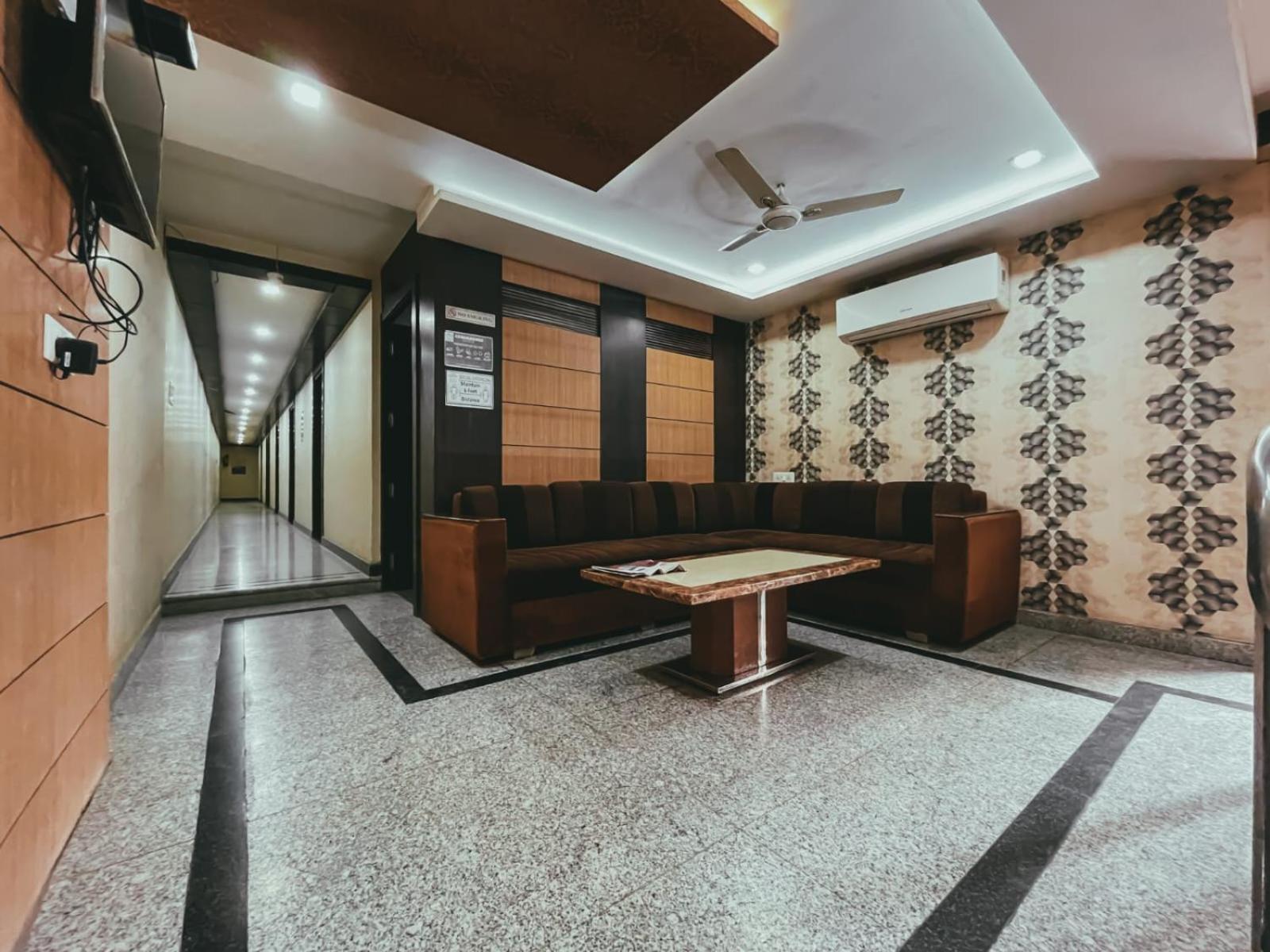 Hotel S L E Residency Waranasi Zewnętrze zdjęcie