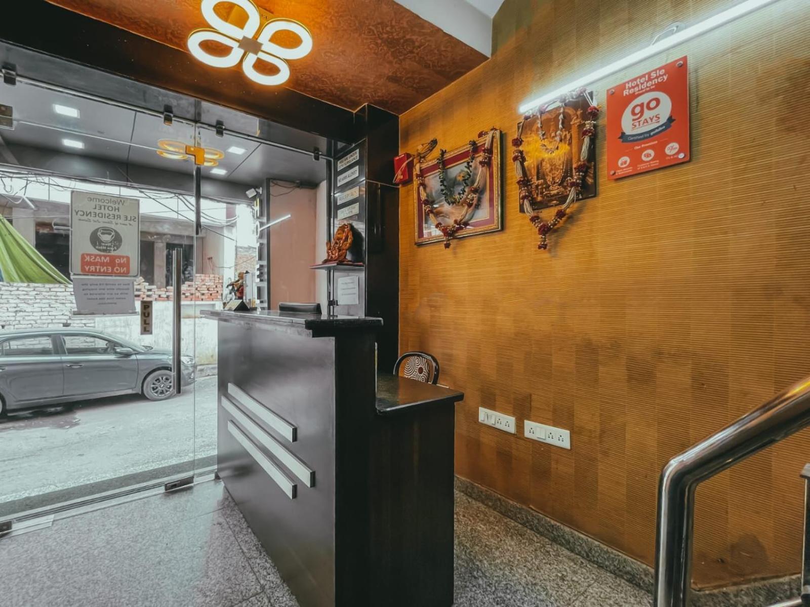 Hotel S L E Residency Waranasi Zewnętrze zdjęcie
