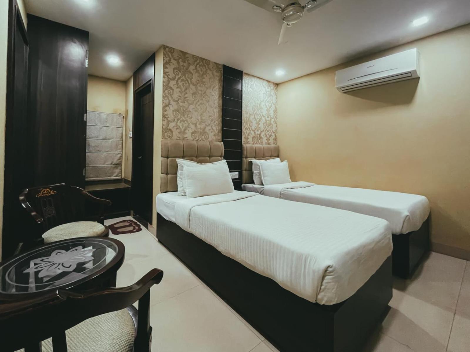 Hotel S L E Residency Waranasi Zewnętrze zdjęcie