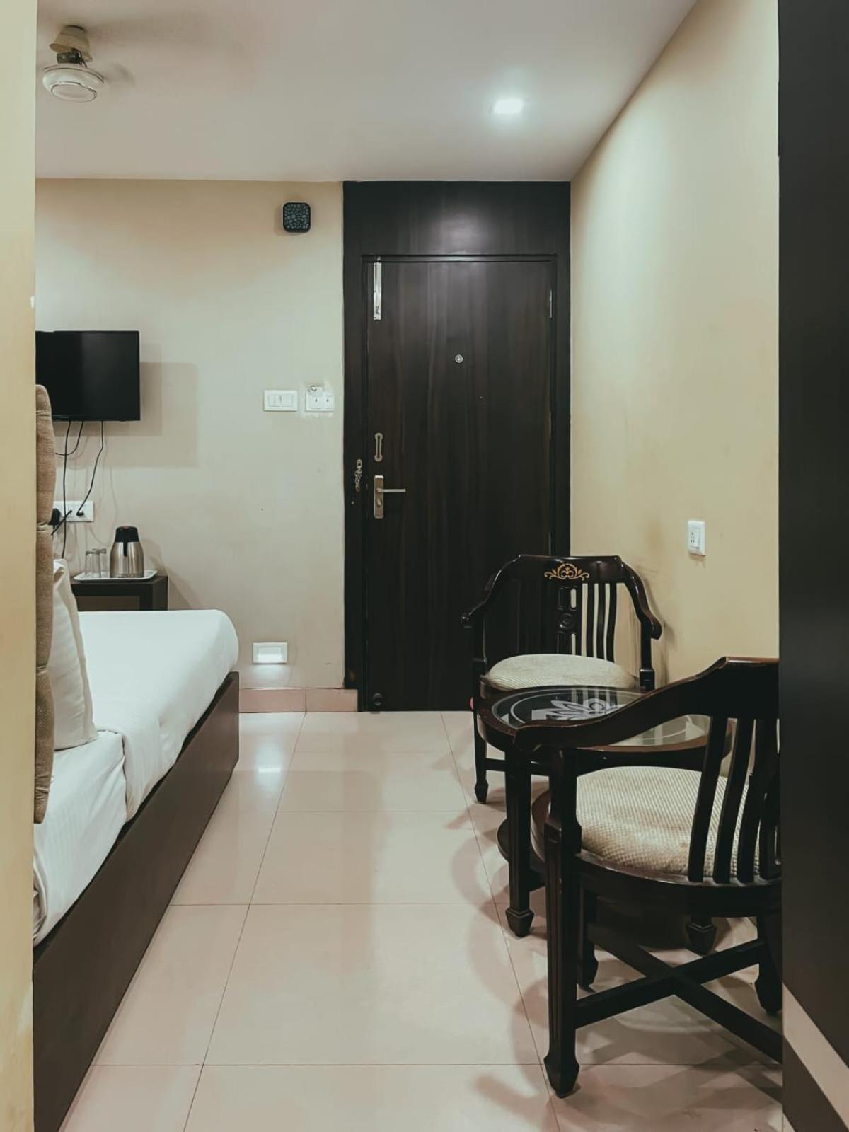 Hotel S L E Residency Waranasi Zewnętrze zdjęcie