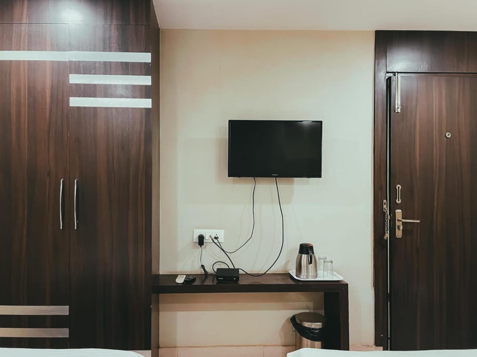Hotel S L E Residency Waranasi Zewnętrze zdjęcie