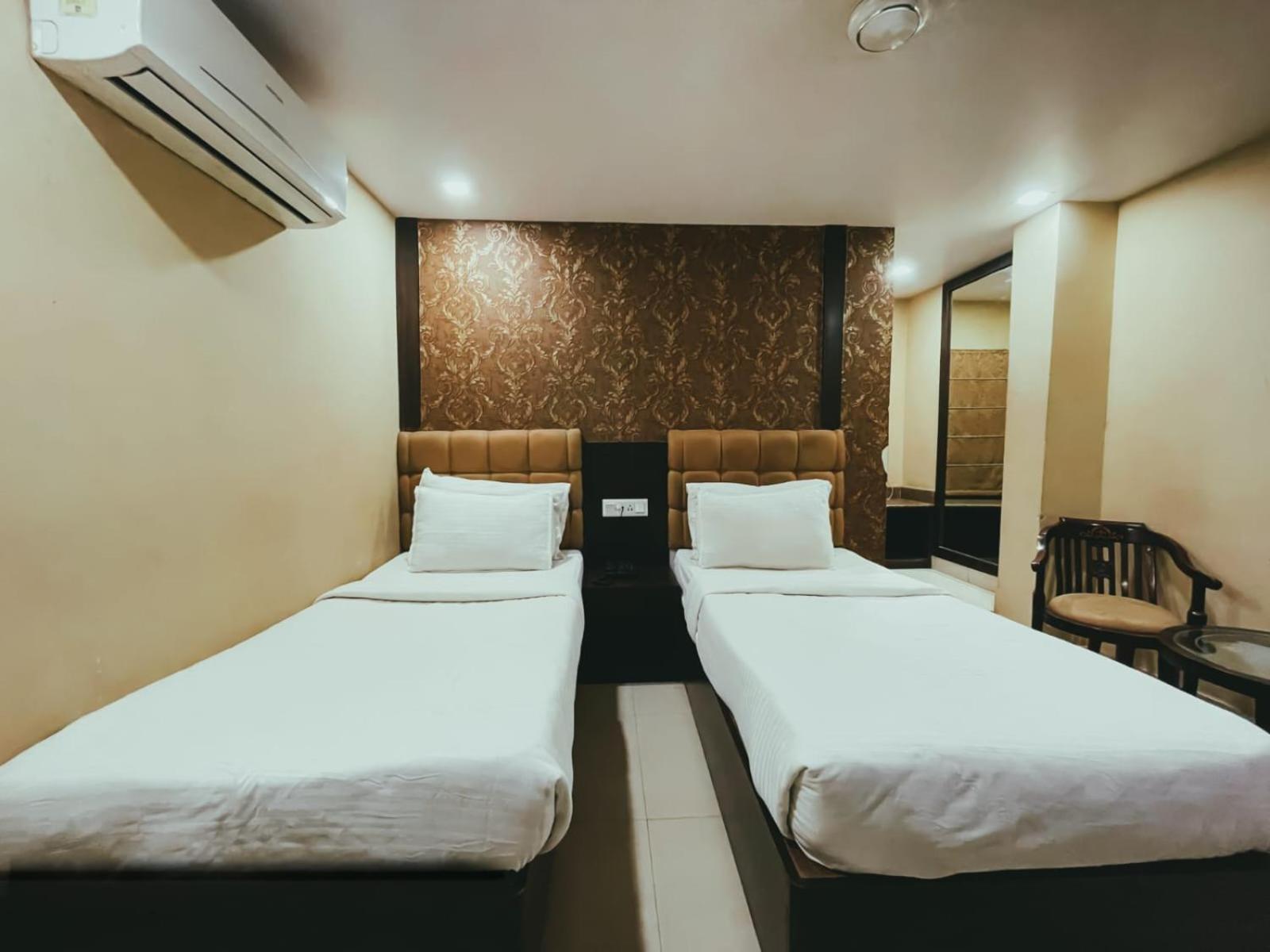 Hotel S L E Residency Waranasi Zewnętrze zdjęcie
