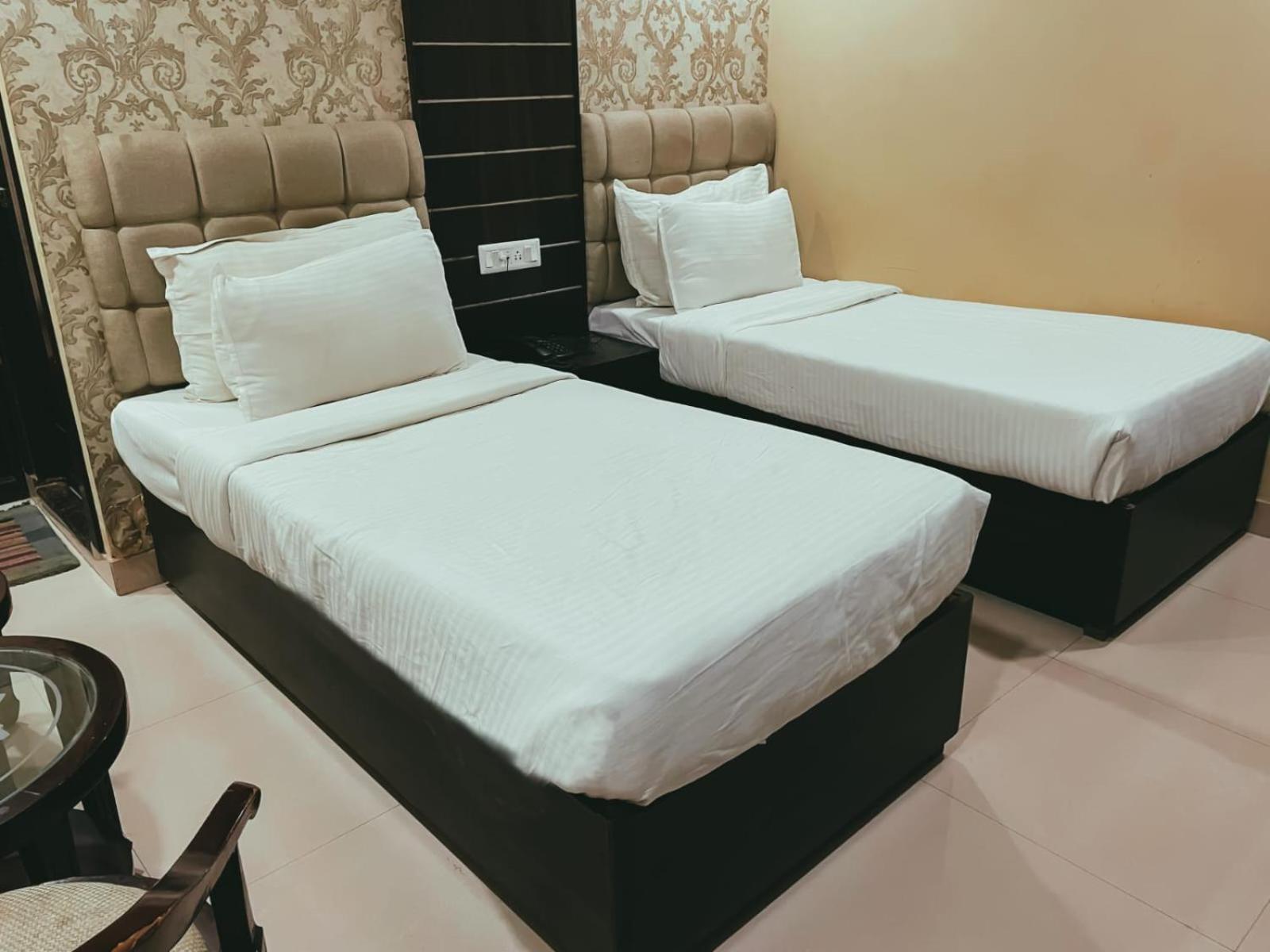 Hotel S L E Residency Waranasi Zewnętrze zdjęcie