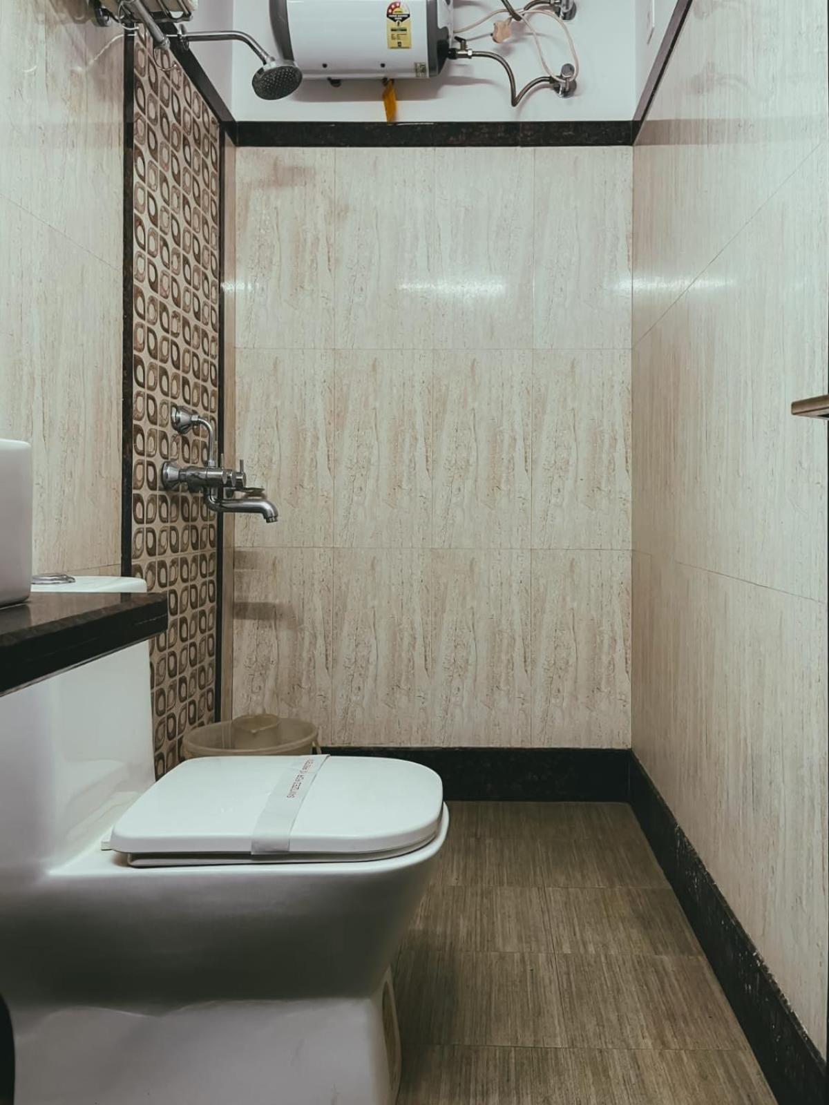 Hotel S L E Residency Waranasi Zewnętrze zdjęcie