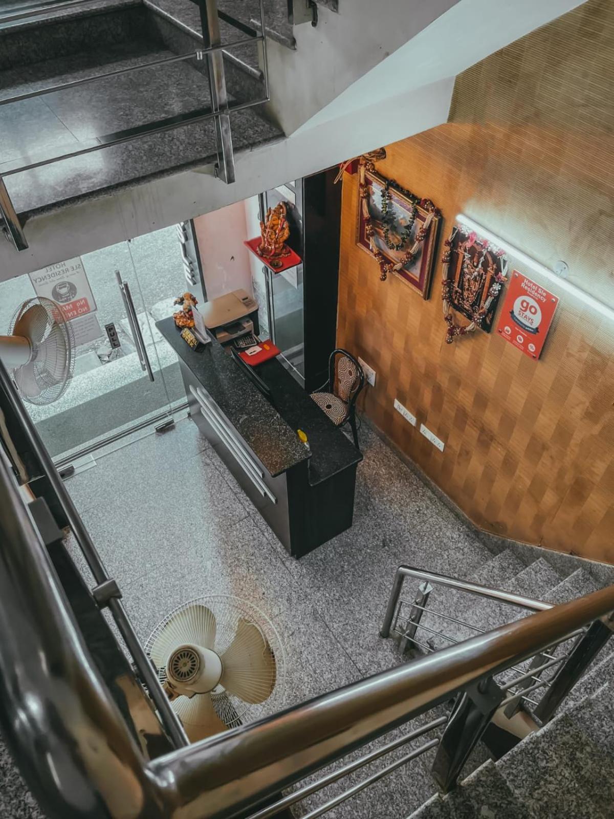 Hotel S L E Residency Waranasi Zewnętrze zdjęcie