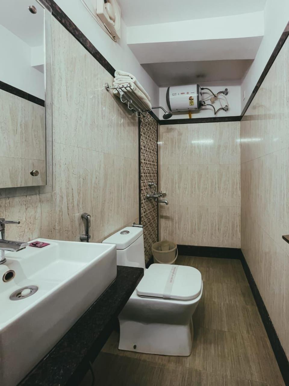 Hotel S L E Residency Waranasi Zewnętrze zdjęcie