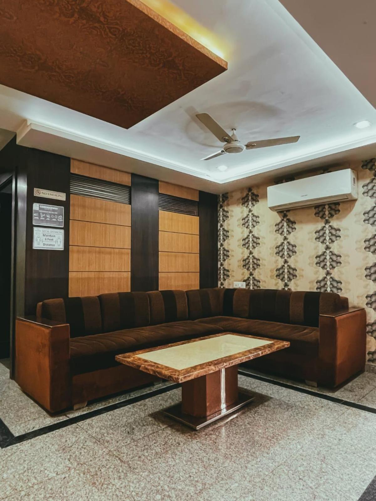 Hotel S L E Residency Waranasi Zewnętrze zdjęcie