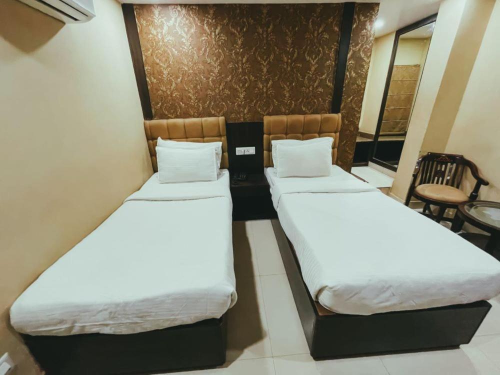 Hotel S L E Residency Waranasi Zewnętrze zdjęcie